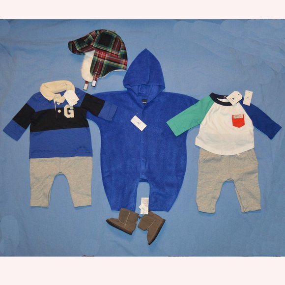 Baby Gap NWT 3 1-Piece Rompers & Hat & Boots 5 Piece Lot 0-3 Months
